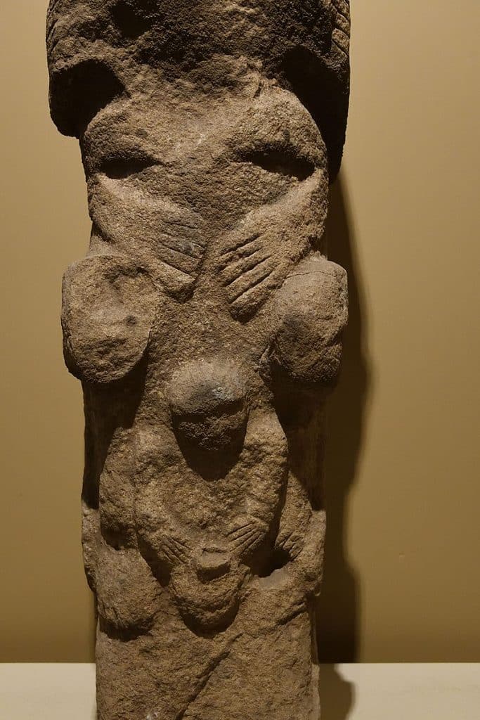 Pilier sculptés Göbekli Tepe Pilier sculptés Göbekli Tepe